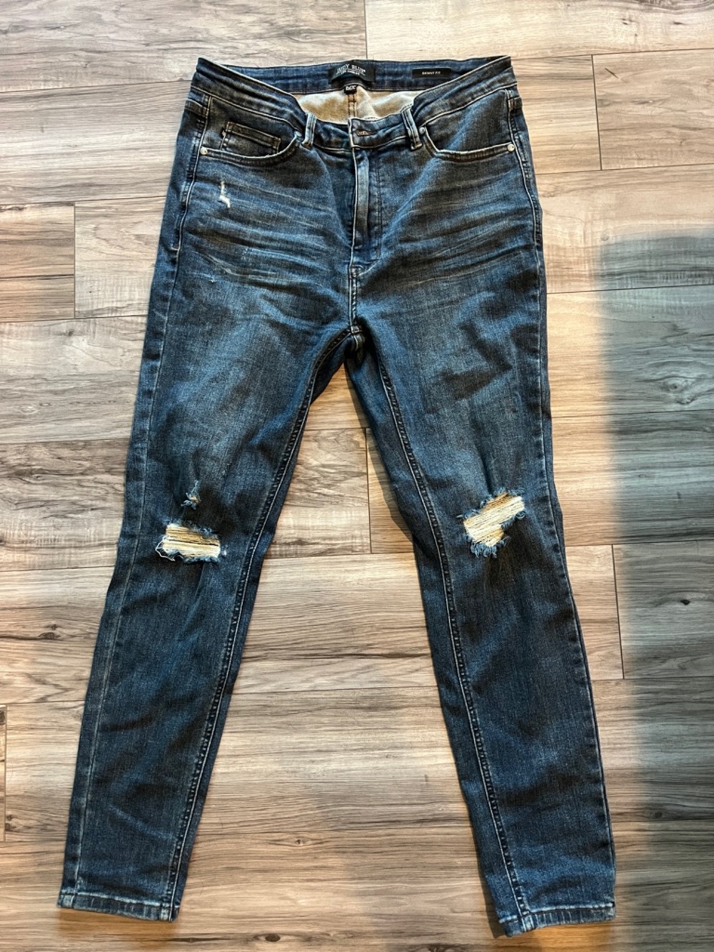 NWOT 🤎Judy Blue Dark Wash Ripped Skinny Jeans NWOT